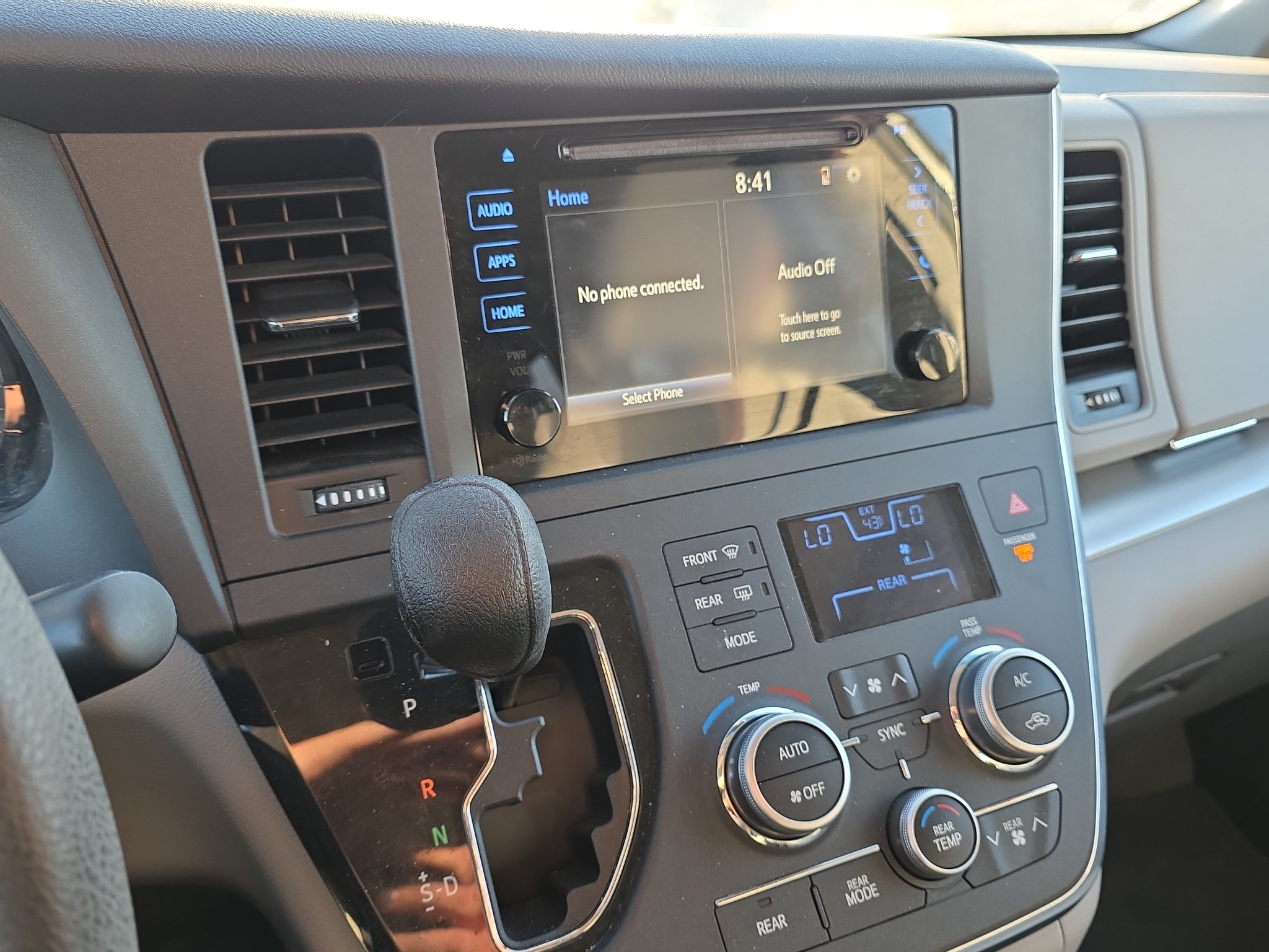 Used 2015 Toyota Sienna LE FWD image 12
