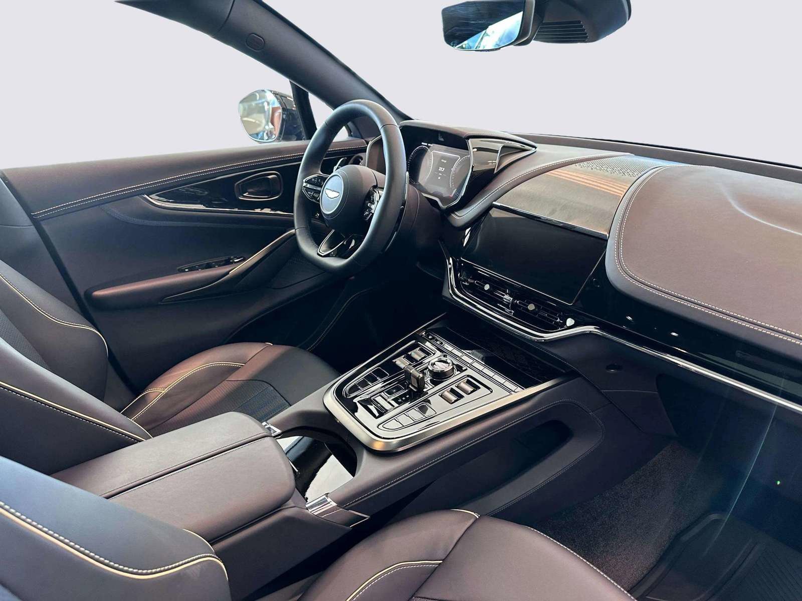 New 2025 Aston Martin DBX 707 image 24