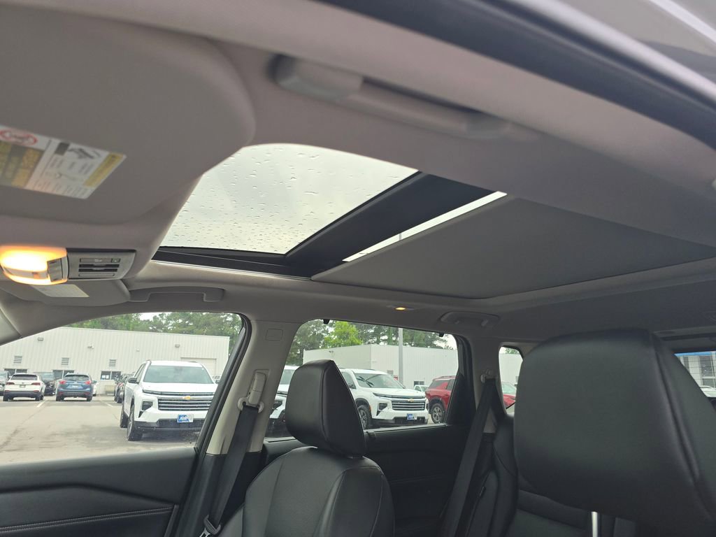 Used 2025 Nissan Rogue SV w/ SV Premium Package FWD image 28