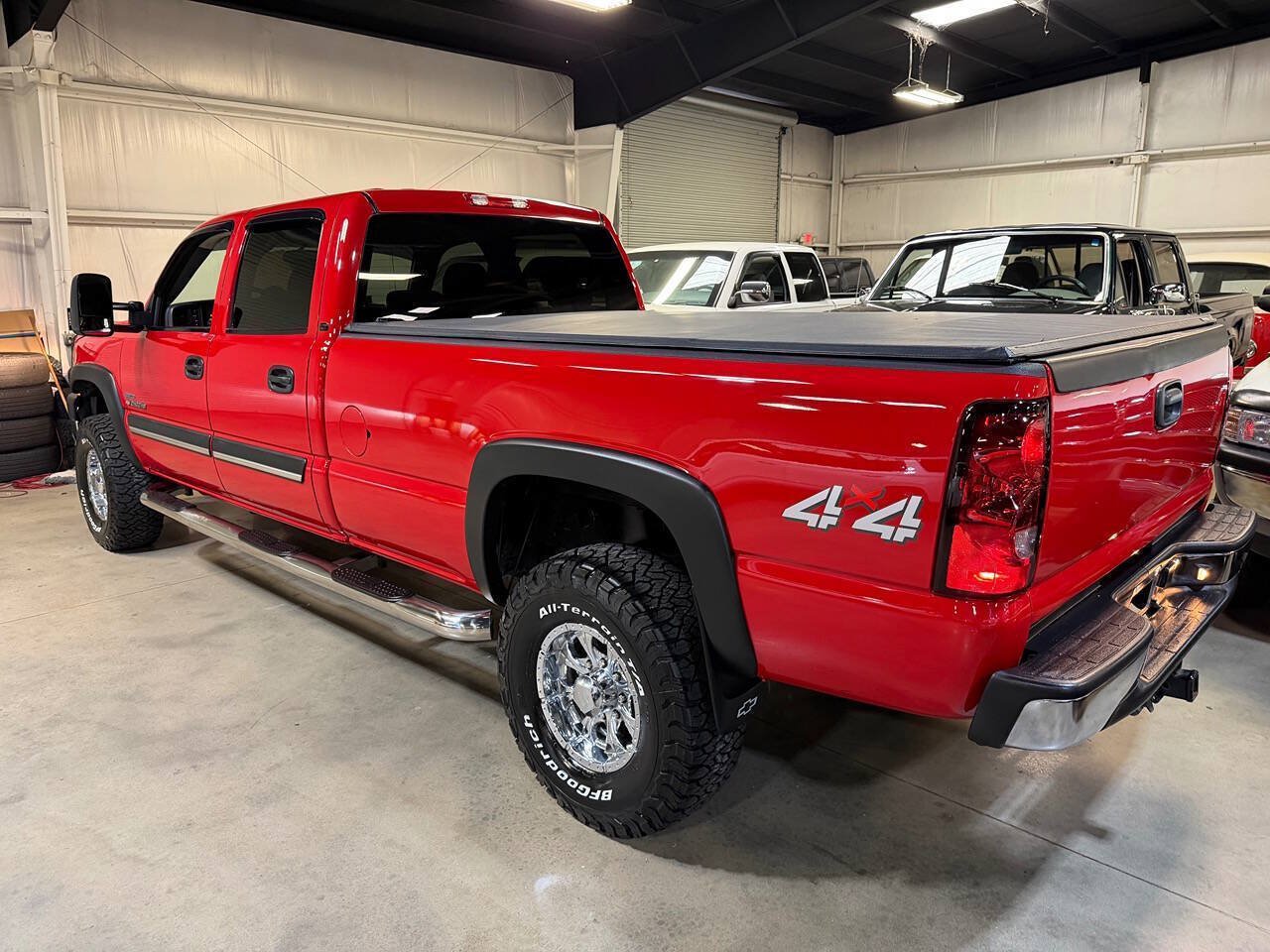 Used 2006 Chevrolet Silverado 2500 LT w/ Heavy-Duty Power Package AWD/4WD image 2