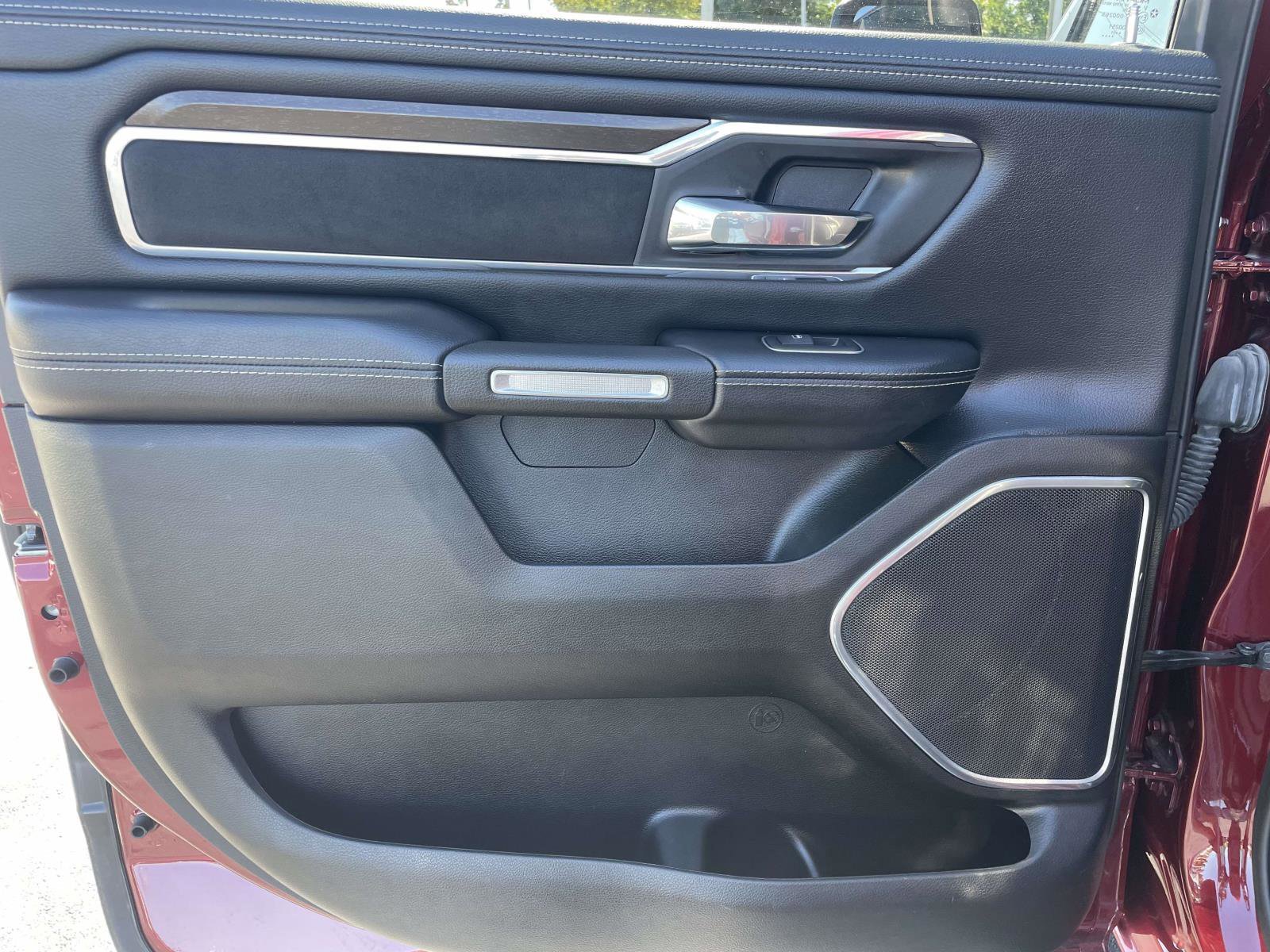 Used 2021 RAM 1500 Laramie AWD/4WD image 9