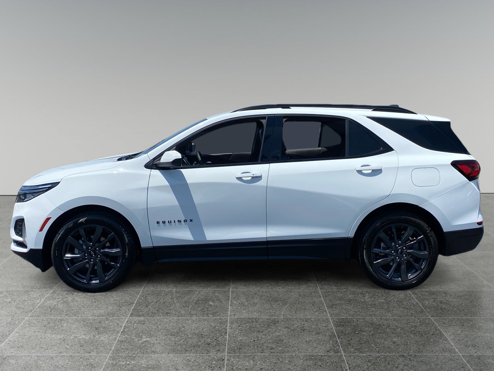 Used 2022 Chevrolet Equinox RS FWD image 2