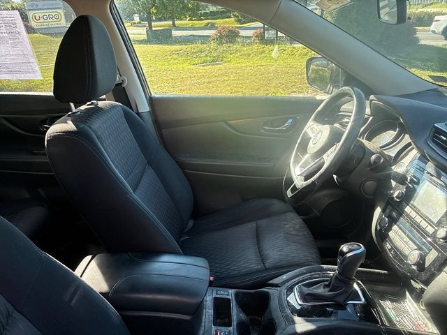 Used 2017 Nissan Rogue SV AWD/4WD image 22