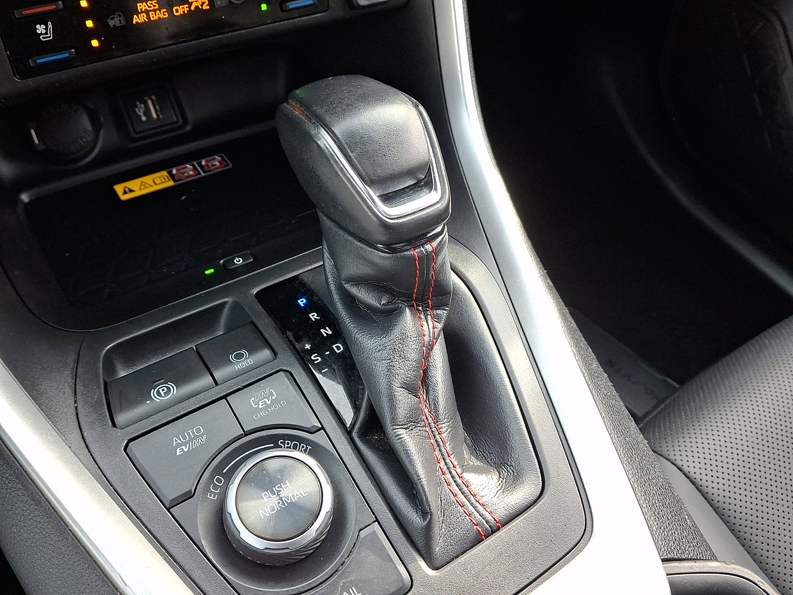 Used 2024 Toyota RAV4 XSE w/ Premium Package image 15