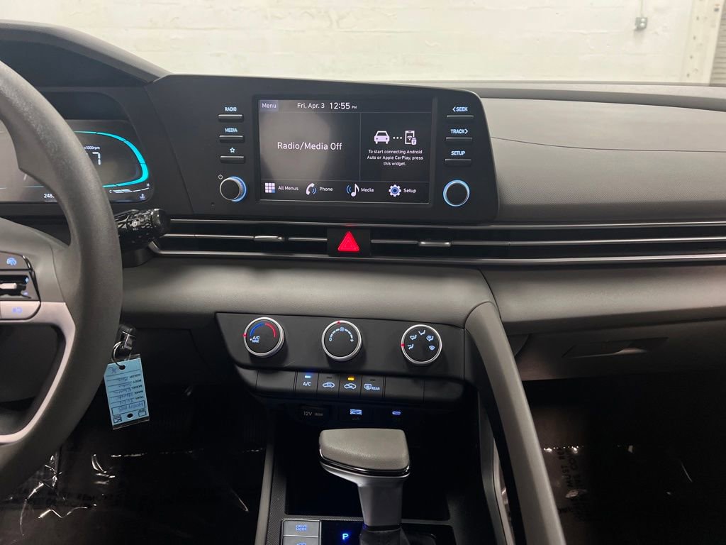 Used 2024 Hyundai Elantra SE image 20