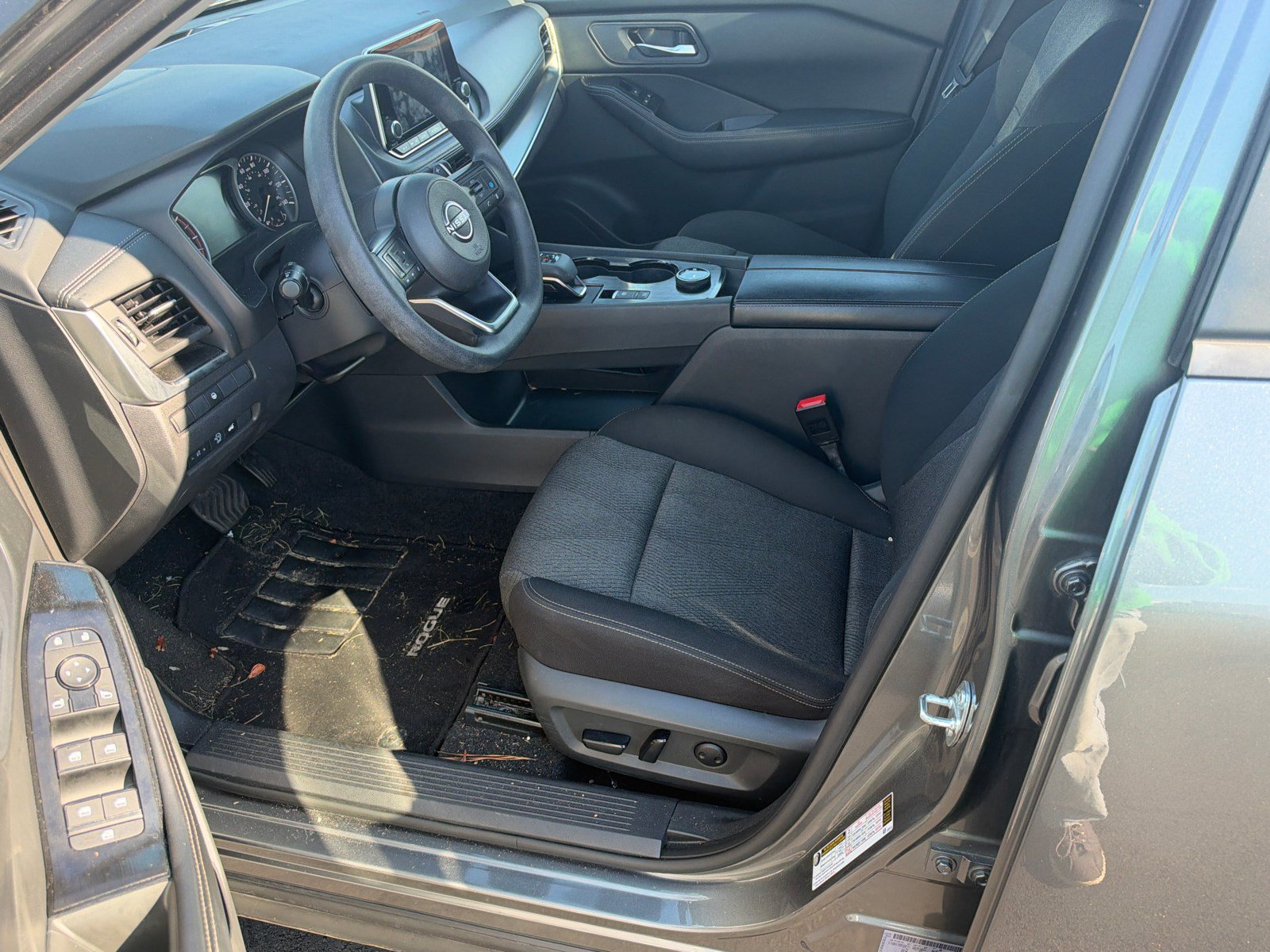 Used 2024 Nissan Rogue SV AWD/4WD image 9