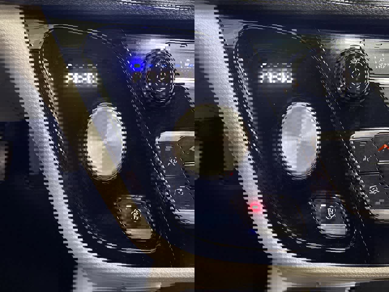 Used 2024 Chrysler Pacifica Select image 27