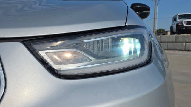 Certified 2024 Chrysler Pacifica Touring-L FWD image 10