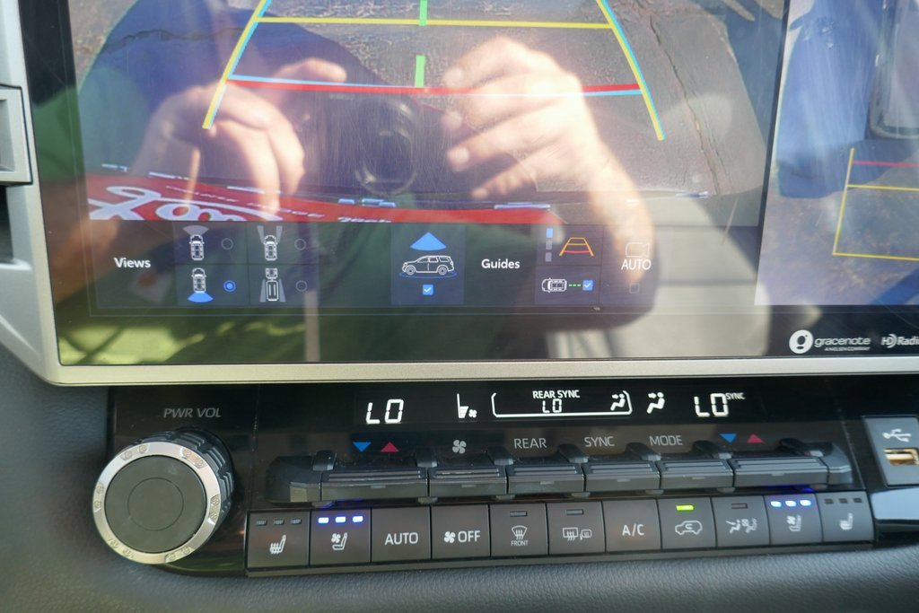 Used 2023 Toyota Sequoia Limited image 38