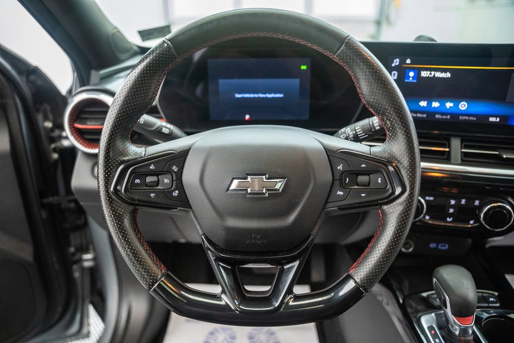 Used 2024 Chevrolet Trax RS w/ Sunroof Package FWD image 28