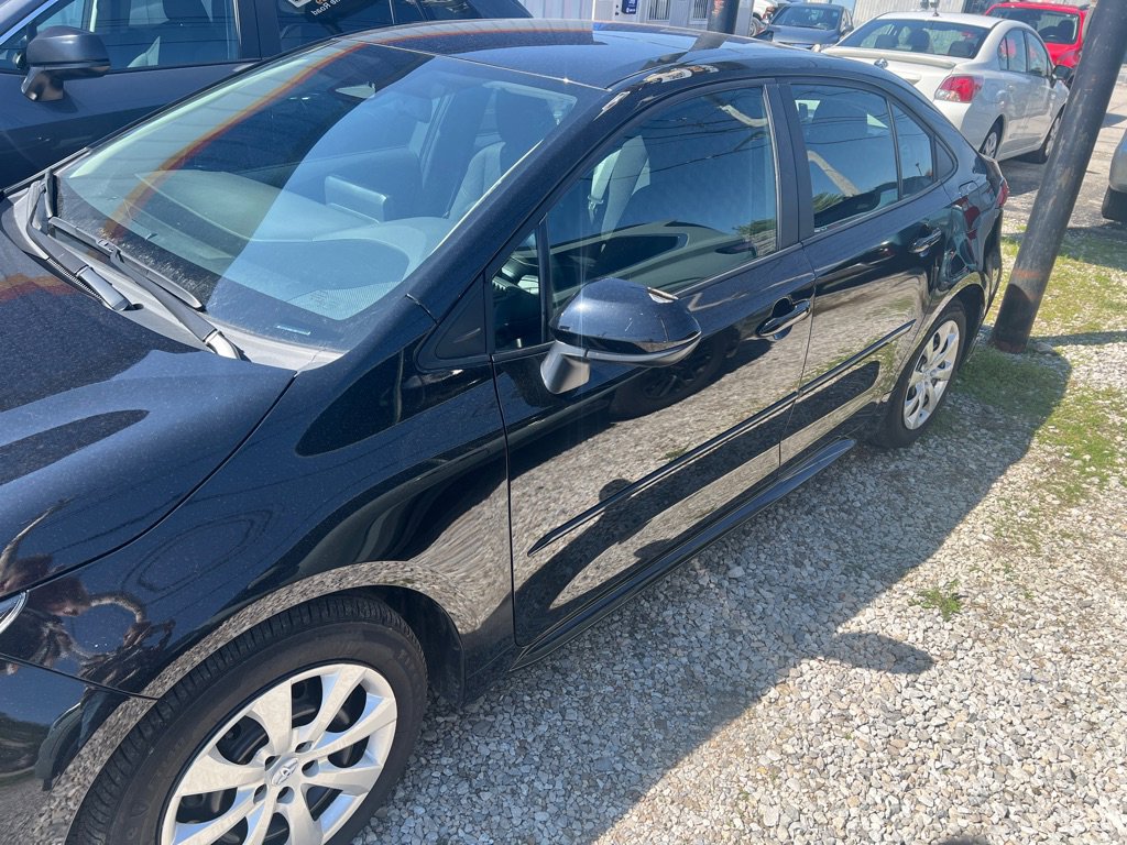 Used 2024 Toyota Corolla LE FWD image 2