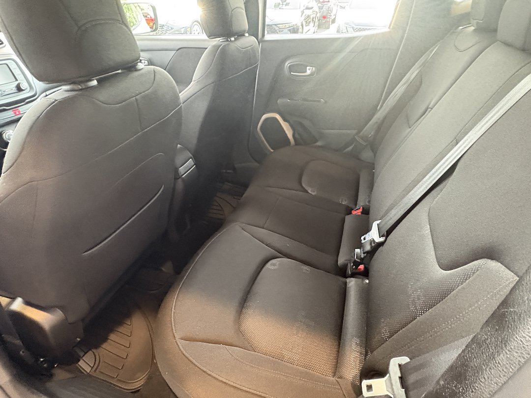 Used 2017 Jeep Renegade Latitude AWD/4WD image 23