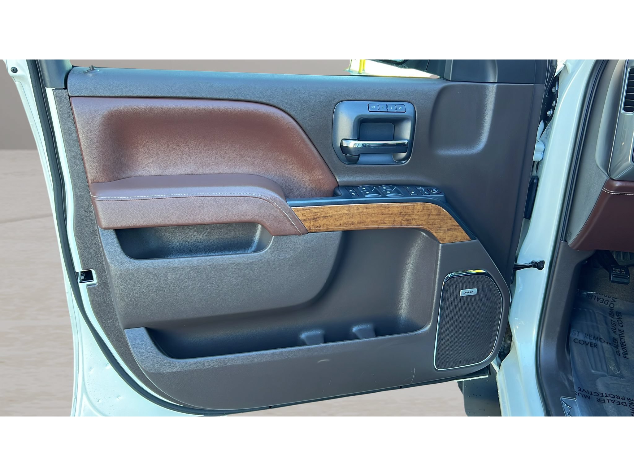 Used 2015 Chevrolet Silverado 1500 High Country w/ High Country Premium Package AWD/4WD image 26