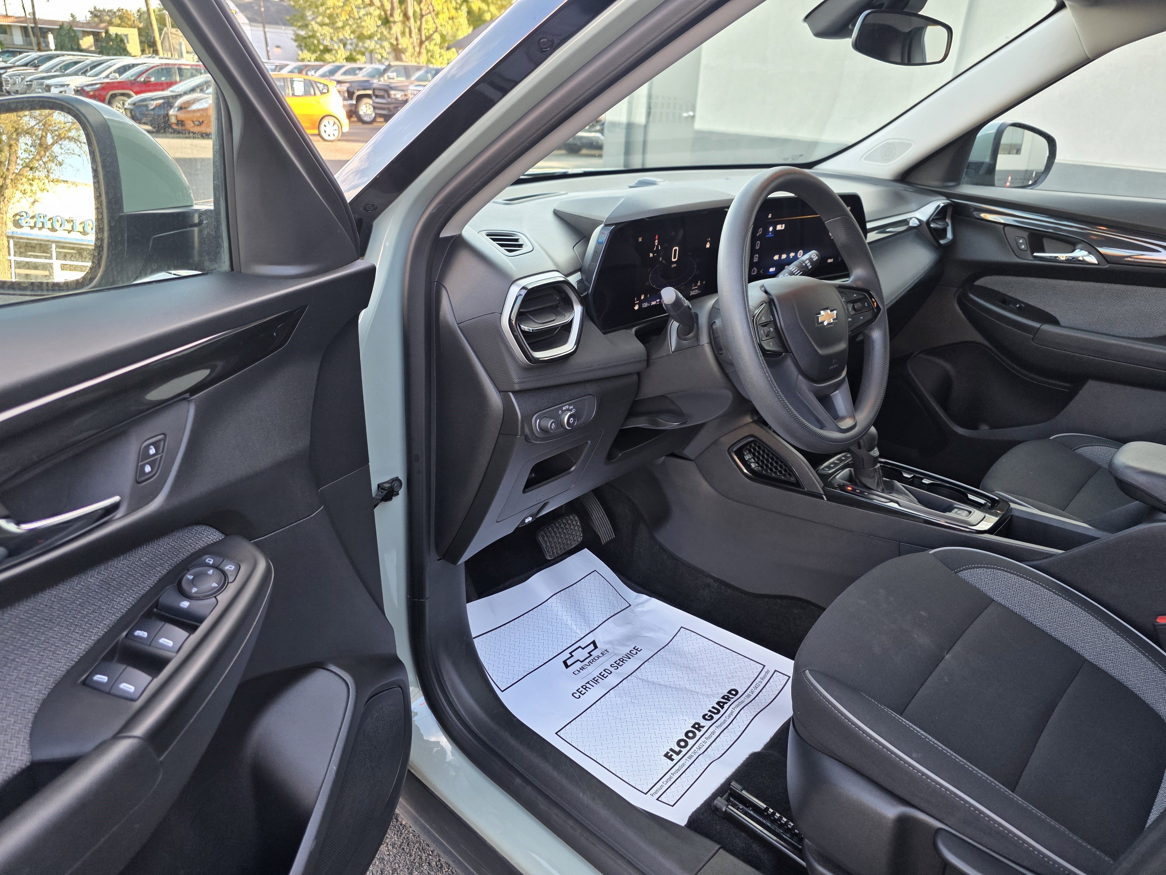 Used 2025 Chevrolet TrailBlazer LT image 11