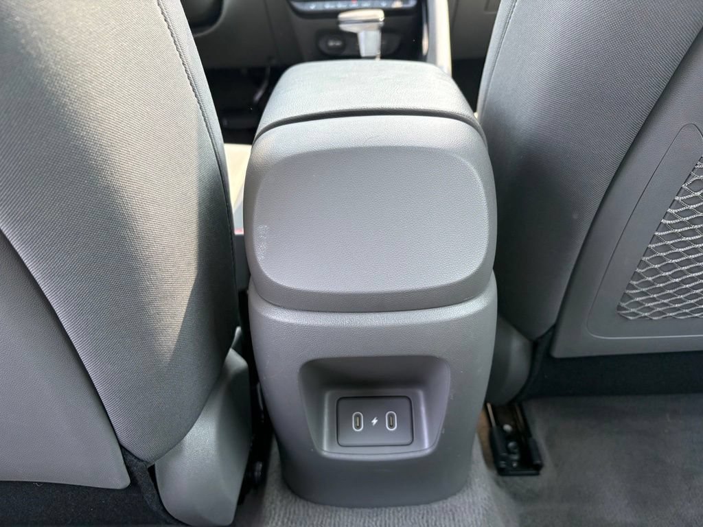 Used 2025 Hyundai Elantra SEL FWD image 17