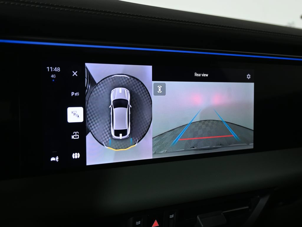 Used 2025 Porsche Macan 4S Electric AWD/4WD image 27