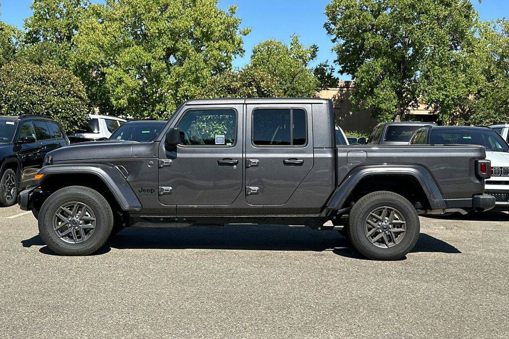 New 2026 Jeep Gladiator Sport AWD/4WD image 7