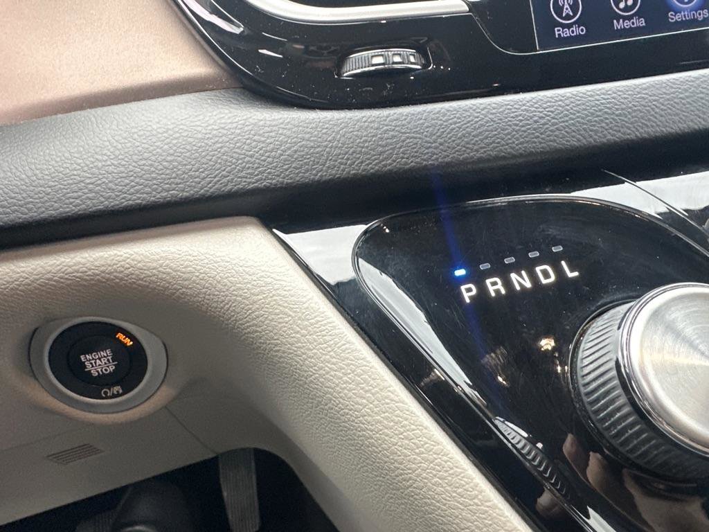 Used 2017 Chrysler Pacifica Touring Plus w/ Tire & Wheel Group image 38