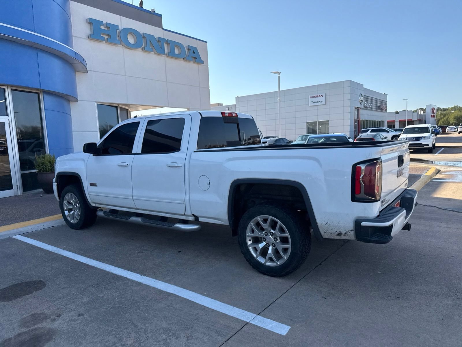 Used 2017 GMC Sierra 1500 SLT w/ All Terrain Package AWD/4WD image 8