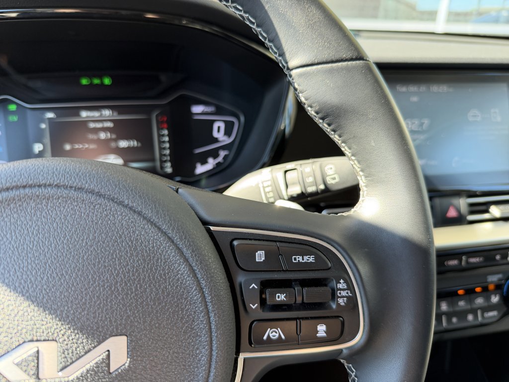 Used 2022 Kia Niro EX image 32