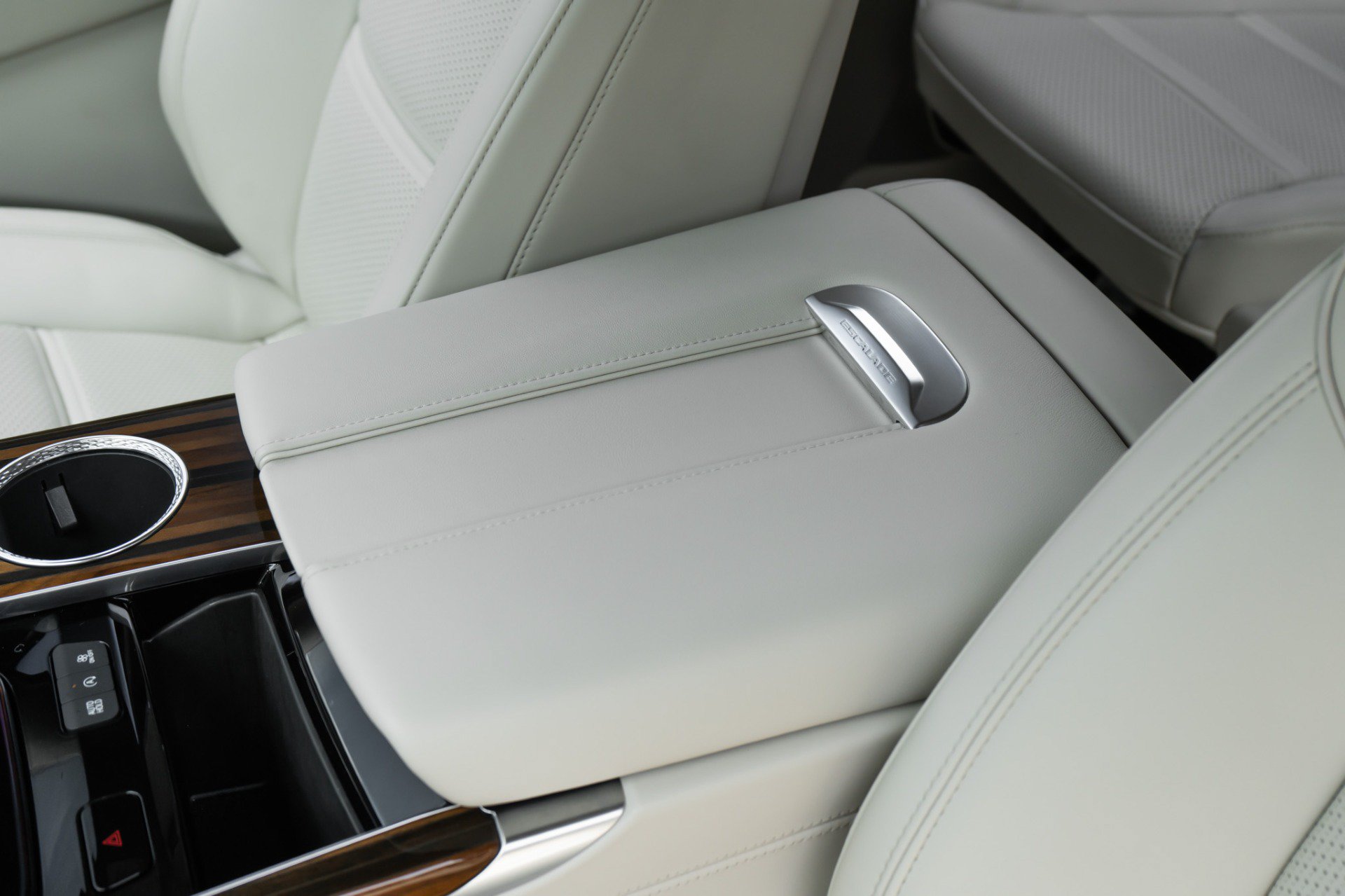 Used 2026 Cadillac Escalade Platinum Sport w/ LPO, Floor Liner Package AWD/4WD image 24