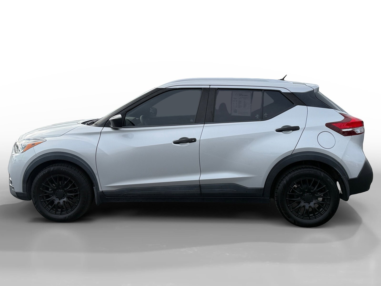 Used 2018 Nissan Kicks S image 2