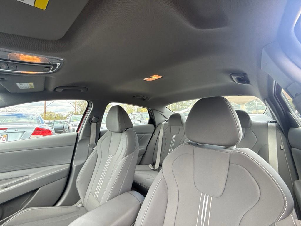Used 2024 Hyundai Elantra SEL FWD image 9