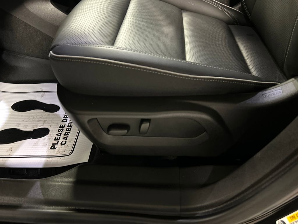 Used 2023 Buick Envision Essence image 13