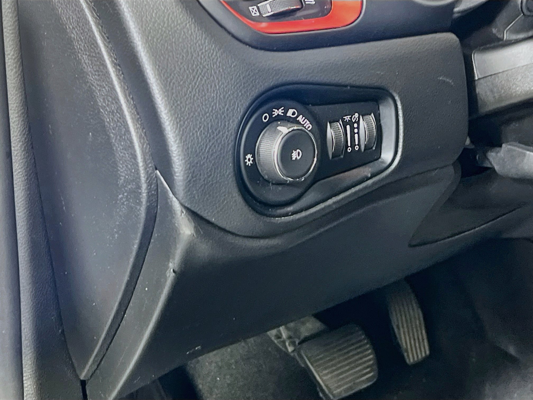 Used 2023 Jeep Renegade Trailhawk w/ Sun/Sound Group AWD/4WD image 10