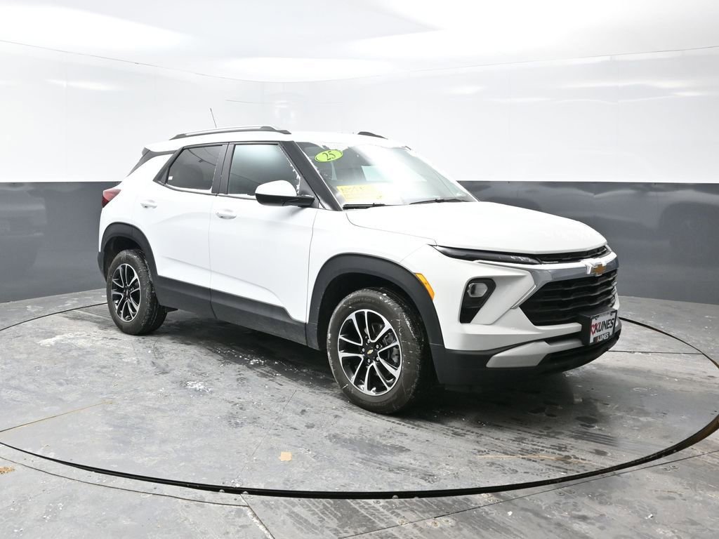 Used 2025 Chevrolet TrailBlazer LT w/ Driver Confidence Package image 6