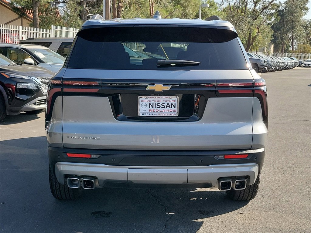 Used 2025 Chevrolet Traverse LT image 32
