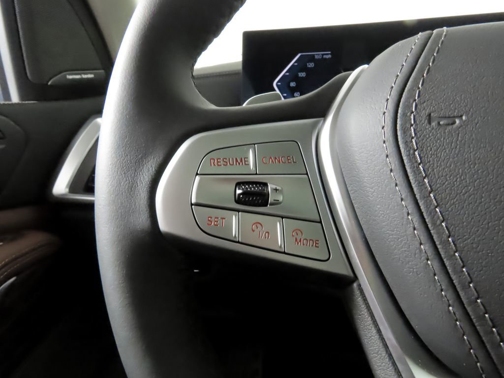 Used 2025 BMW X7 xDrive40i w/ Premium Package AWD/4WD image 24
