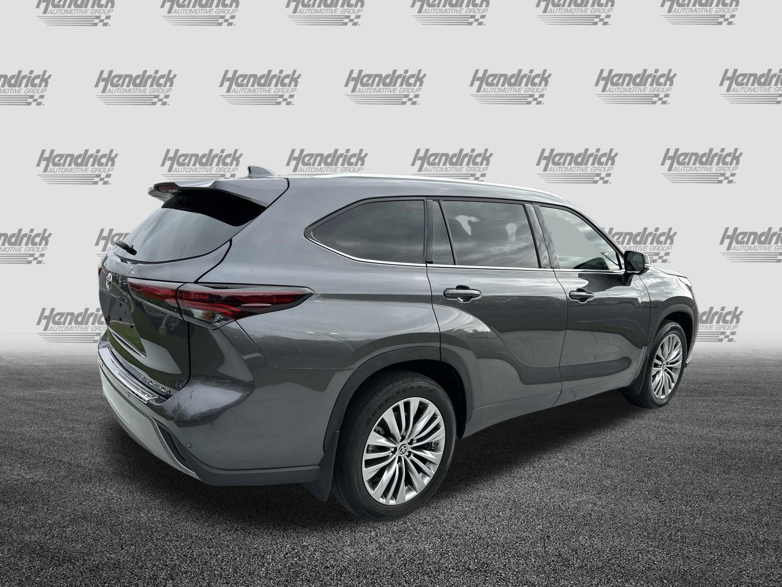 Used 2024 Toyota Highlander Platinum image 10