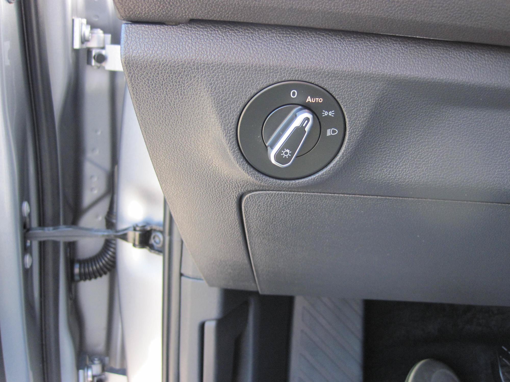Used 2024 Volkswagen Jetta SE FWD image 11