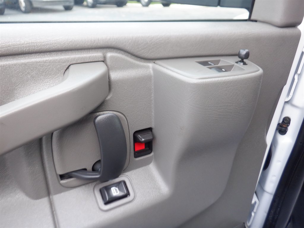 Used 2023 GMC Savana 2500 w/ Driver Convenience Package image 16