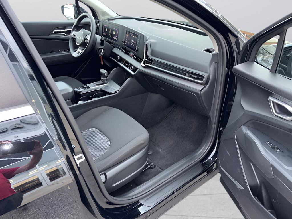 Used 2025 Kia Sportage LX FWD image 37
