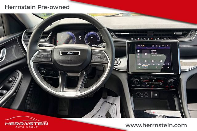 Used 2023 Jeep Grand Cherokee Laredo w/ Luxury Tech Group I AWD/4WD image 6