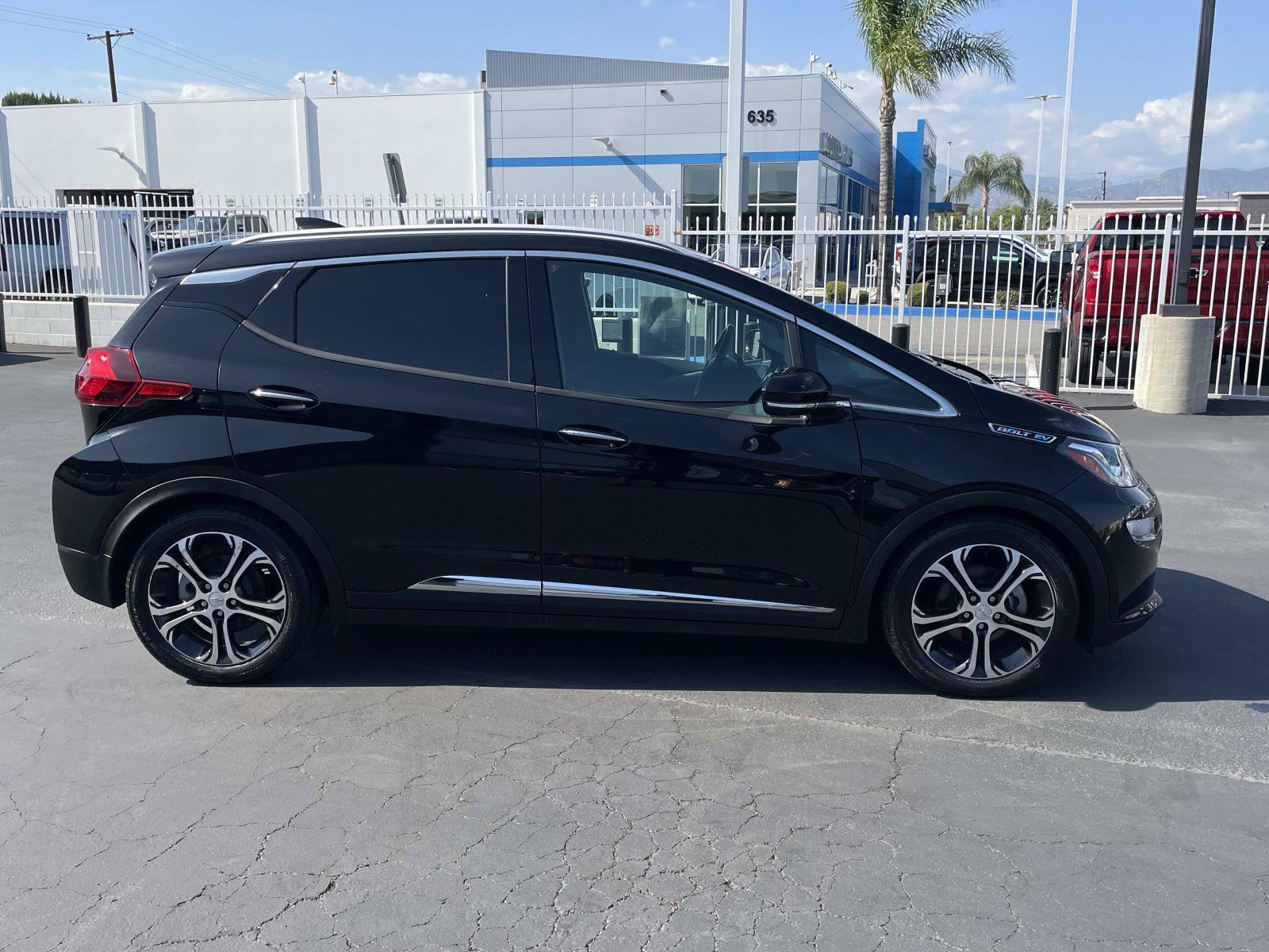 Used 2019 Chevrolet Bolt Premier w/ Infotainment Package image 3
