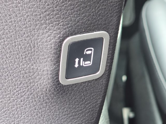 New 2027 Chrysler Pacifica LX FWD image 18
