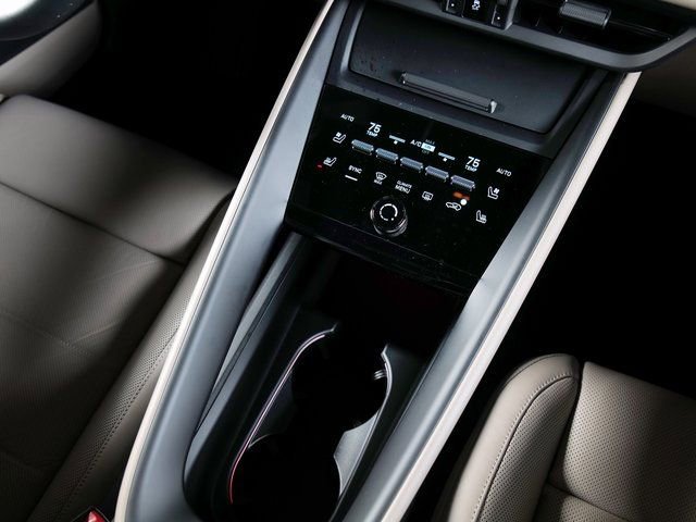 Certified 2025 Porsche Macan 4 Electric image 17