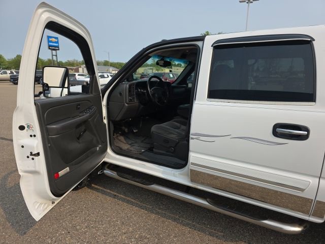 Used 2006 Chevrolet Silverado 2500 LT w/ Heavy-Duty Power Package image 7