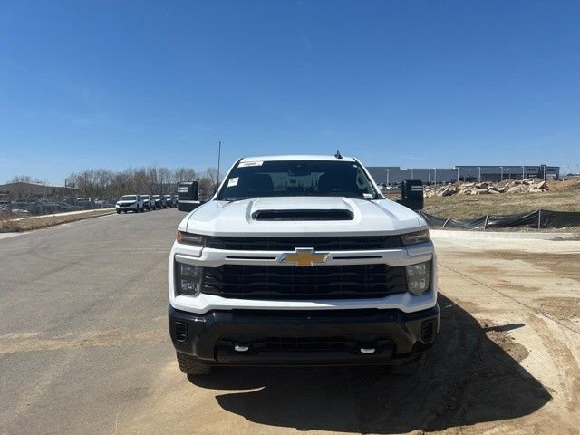 Used 2024 Chevrolet Silverado 2500 Custom w/ Custom Value Package image 8