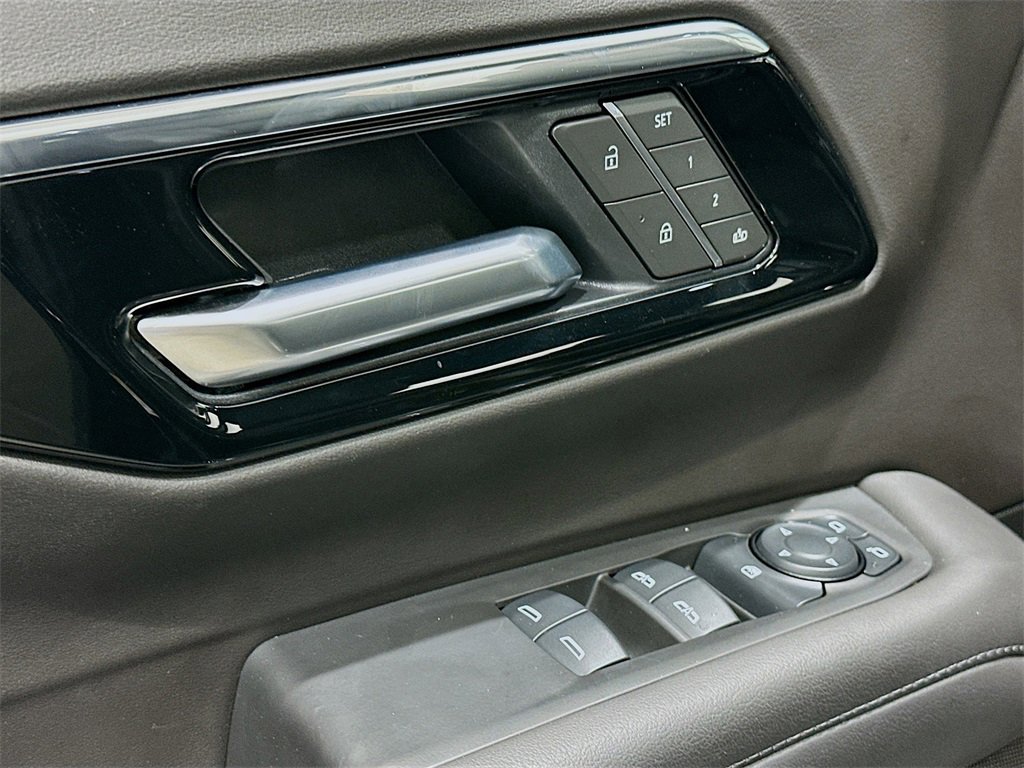 Used 2025 Chevrolet Tahoe LT image 18