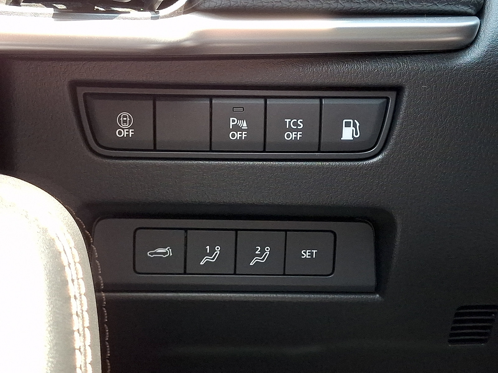 Certified 2024 MAZDA CX-90 Plug-In Hybrid w/ Premium Pkg AWD/4WD image 27