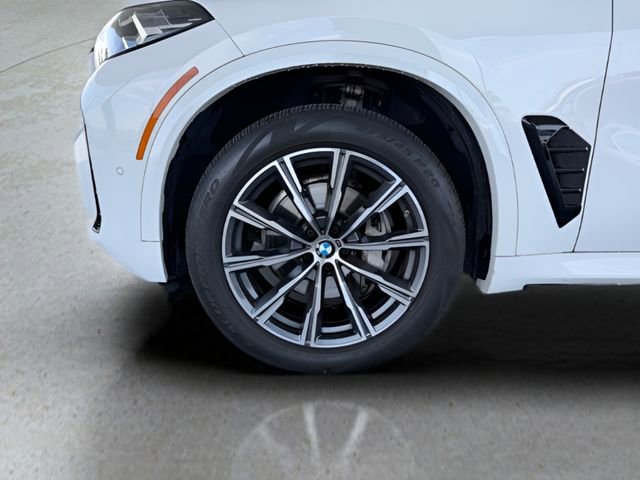 Used 2024 BMW X5 xDrive40i w/ M Sport Package AWD/4WD image 12