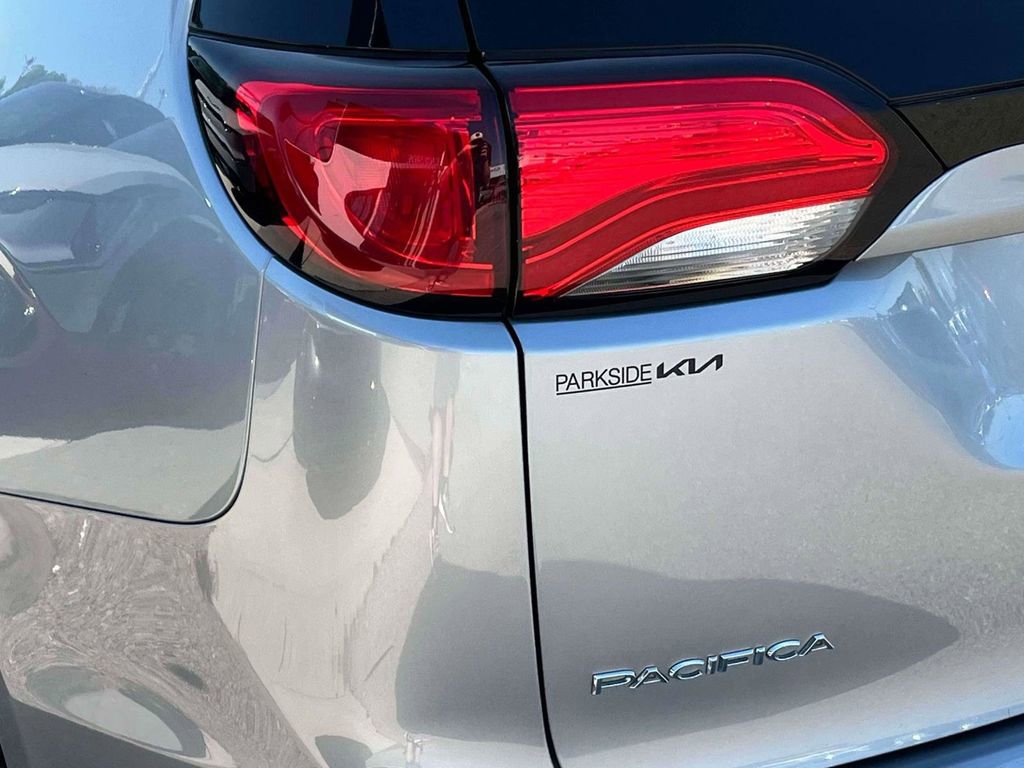 Used 2020 Chrysler Pacifica Limited FWD image 39