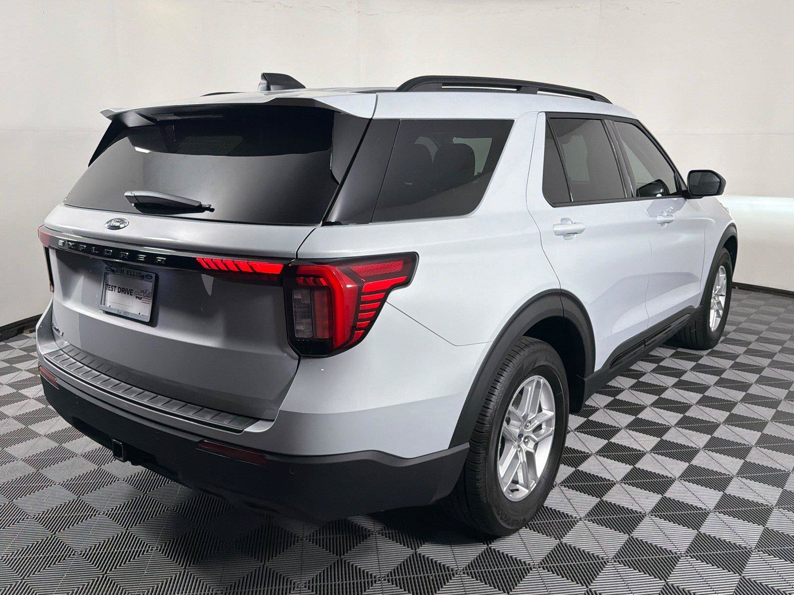 Used 2026 Ford Explorer Active RWD image 7
