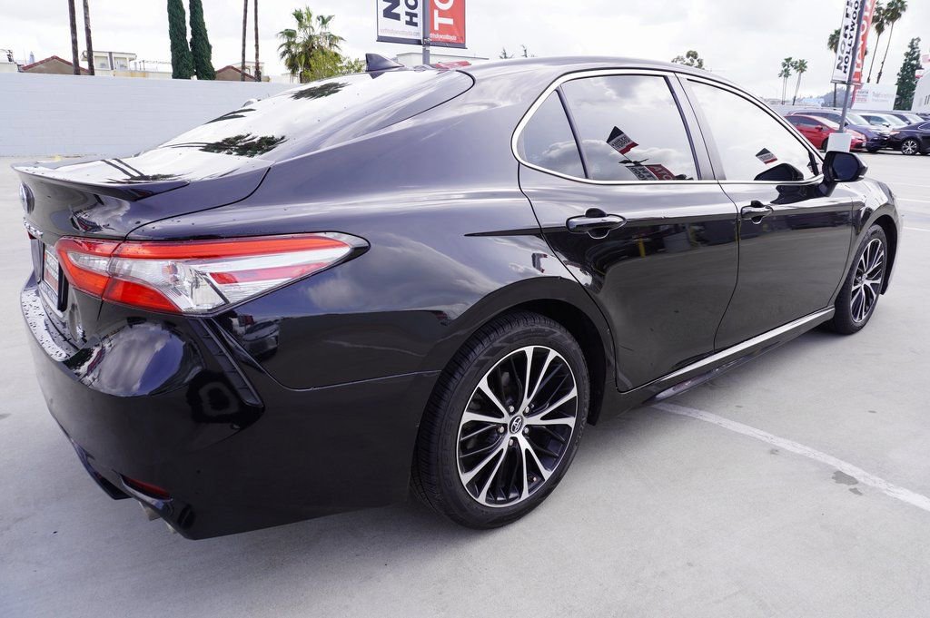 Used 2019 Toyota Camry SE image 5
