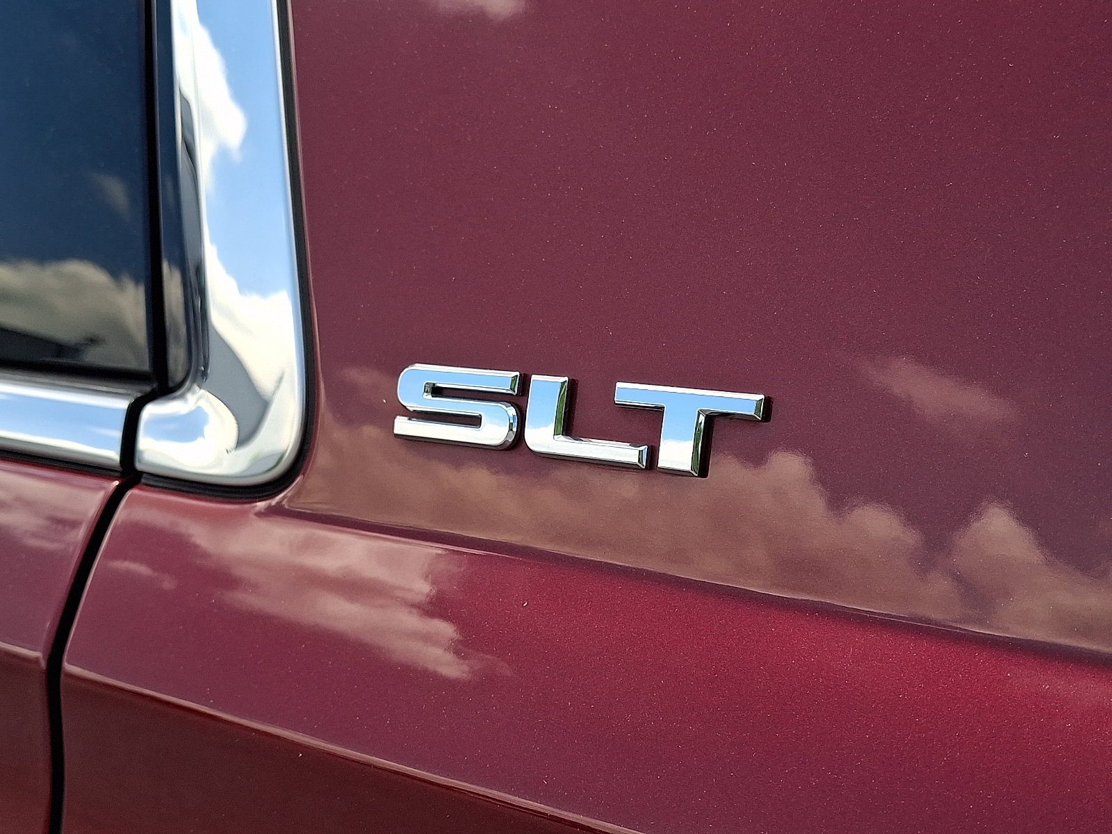 Used 2017 GMC Yukon SLT w/ Premium Edition AWD/4WD image 35