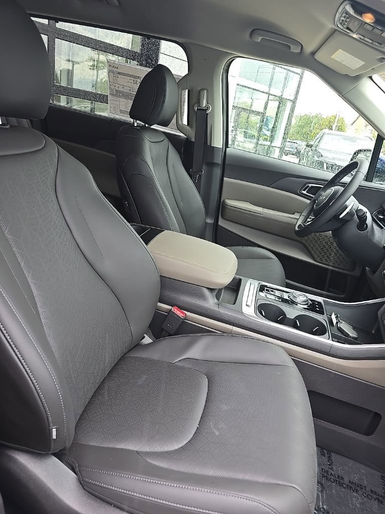 New 2026 Kia Carnival EX image 8